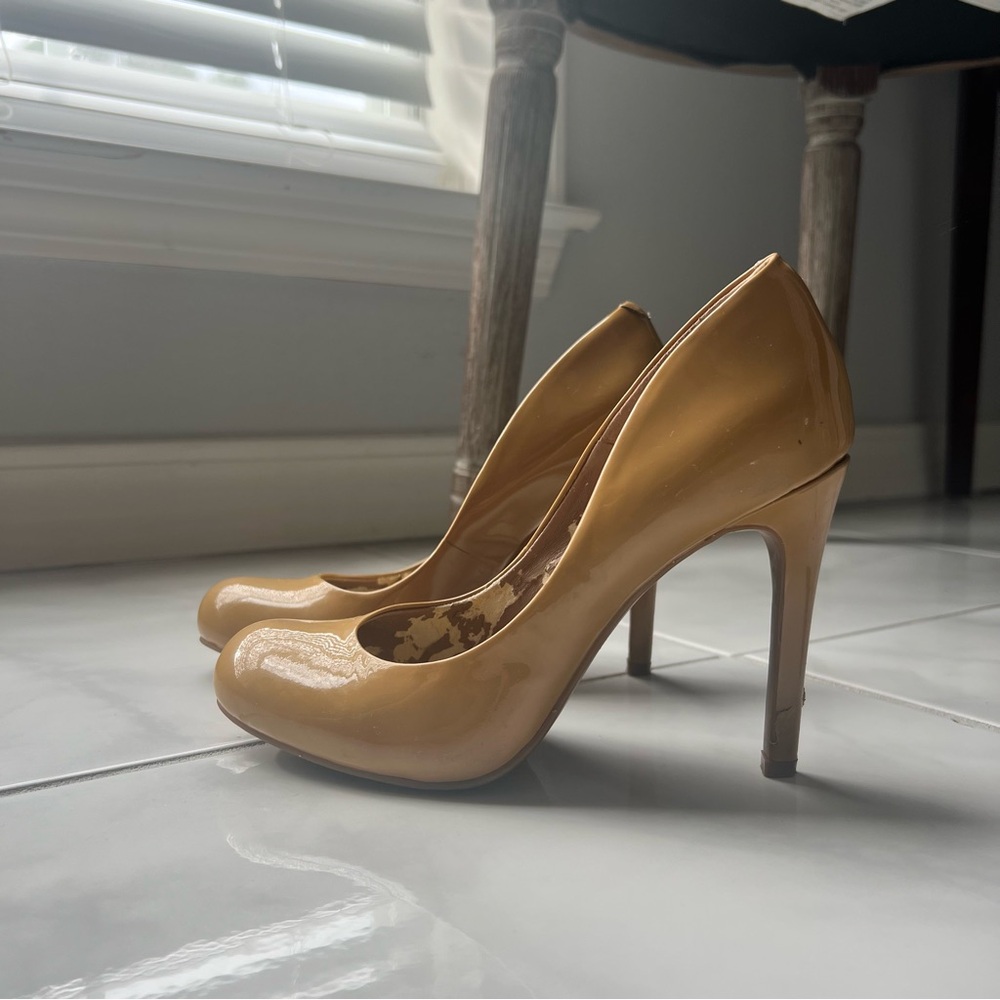 Elegant Tan Jessica Simpson Pumps